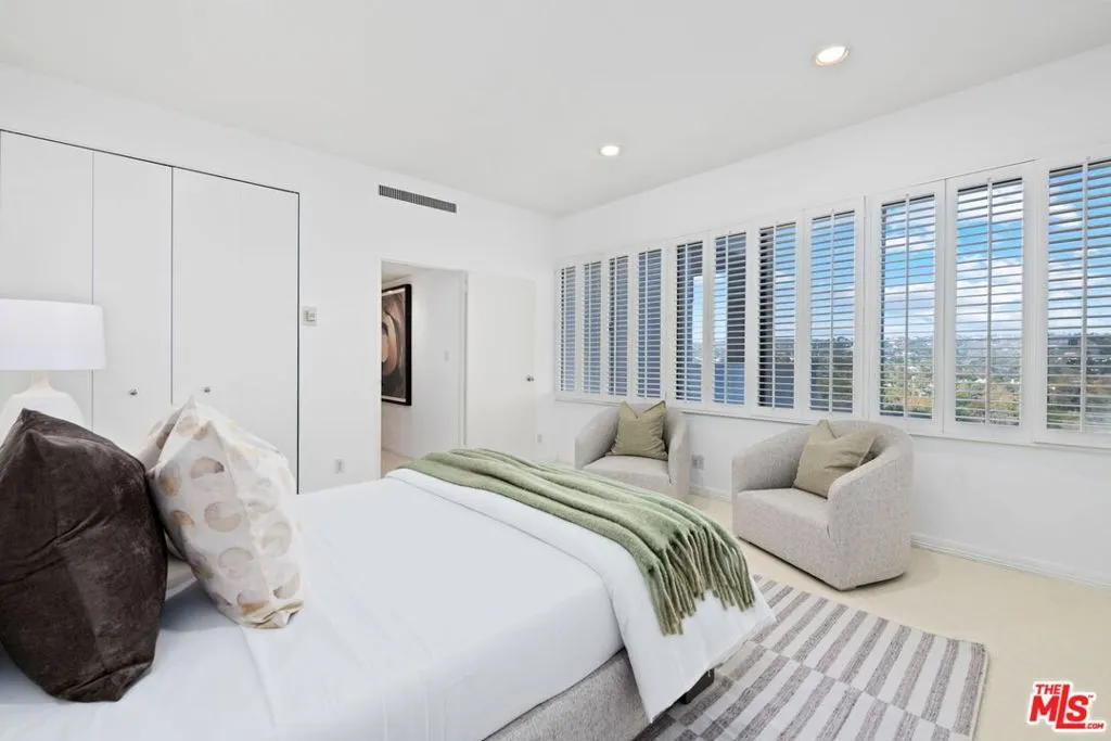 Los Angeles, California 90024, United States, 2 Bedrooms Bedrooms, ,4 BathroomsBathrooms,Residential,Active,237628