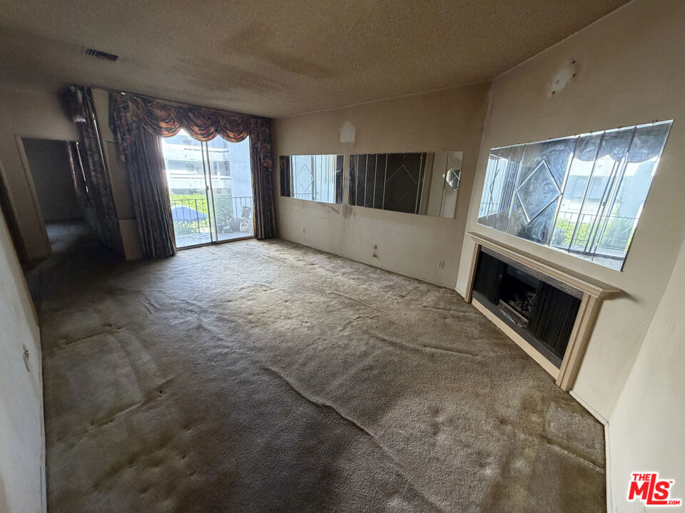 400 S La Fayette Park Place 213