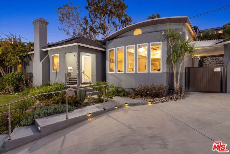 6040 W 76th Place