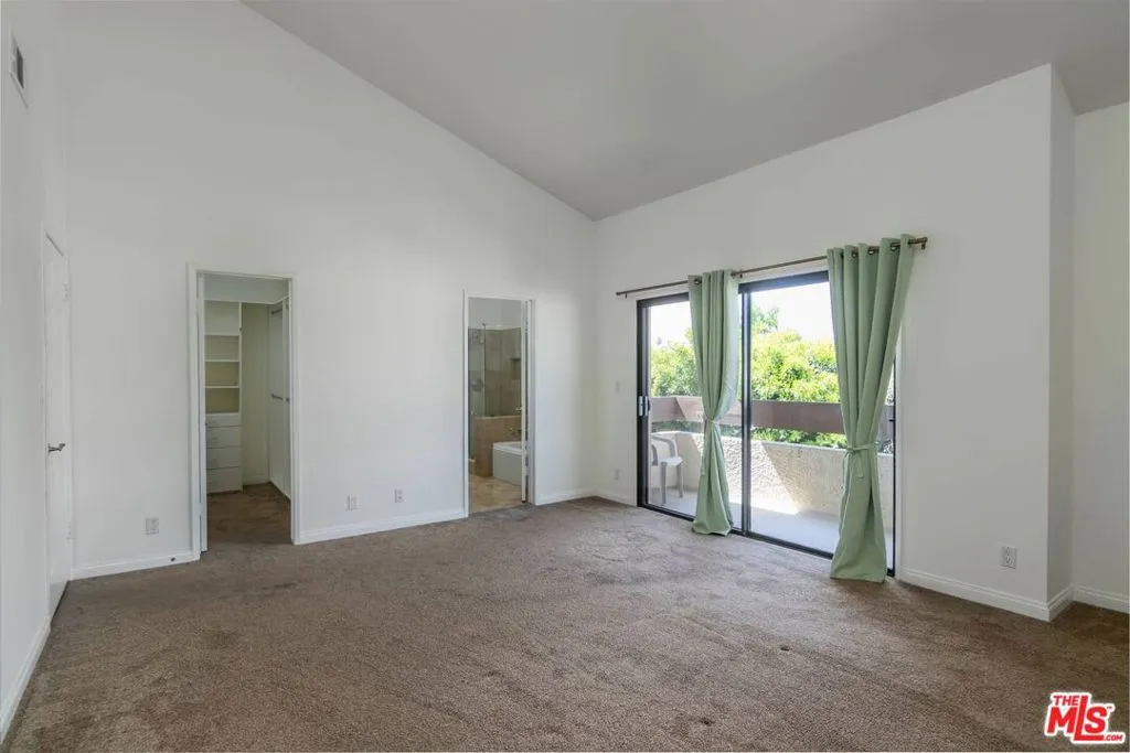 Valley Village, California 91607, United States, 2 Bedrooms Bedrooms, ,2 BathroomsBathrooms,Residential,Active,132638