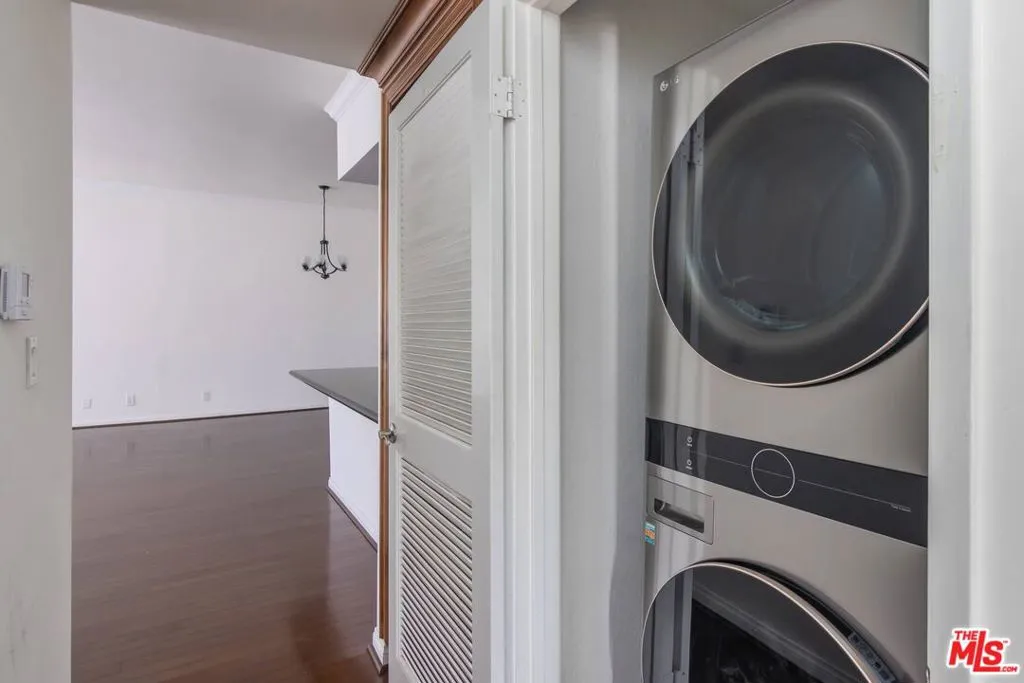 Valley Village, California 91607, United States, 2 Bedrooms Bedrooms, ,2 BathroomsBathrooms,Residential,Active,132638