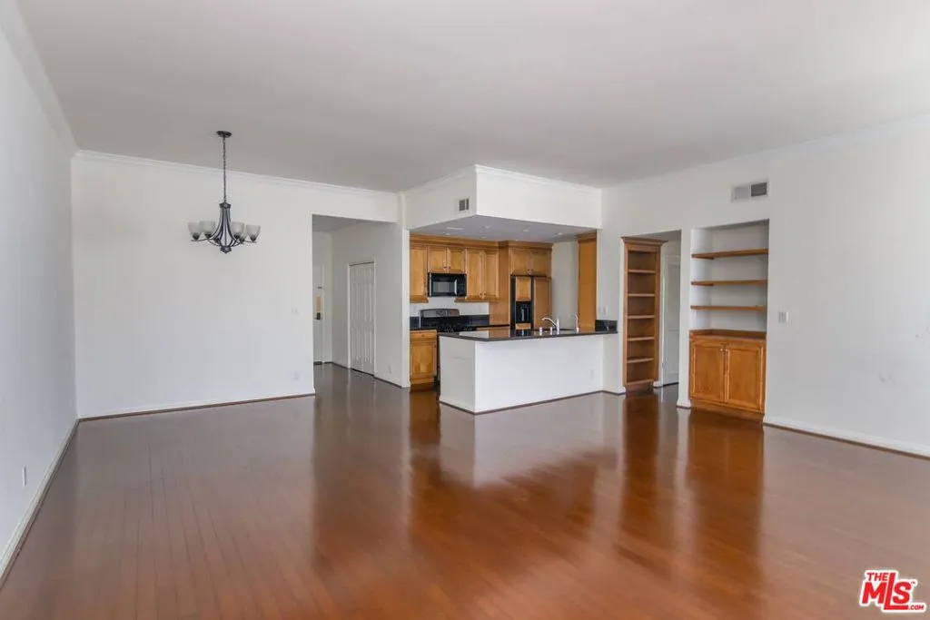 Valley Village, California 91607, United States, 2 Bedrooms Bedrooms, ,2 BathroomsBathrooms,Residential,Active,132638