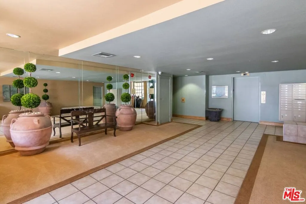 Valley Village, California 91607, United States, 2 Bedrooms Bedrooms, ,2 BathroomsBathrooms,Residential,Active,132638