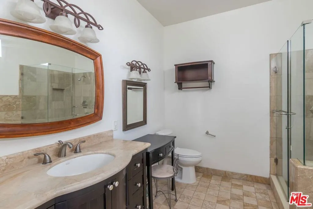 Valley Village, California 91607, United States, 2 Bedrooms Bedrooms, ,2 BathroomsBathrooms,Residential,Active,132638