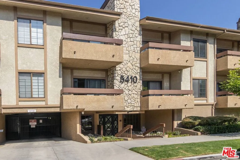 Valley Village, California 91607, United States, 2 Bedrooms Bedrooms, ,2 BathroomsBathrooms,Residential,Active,132638