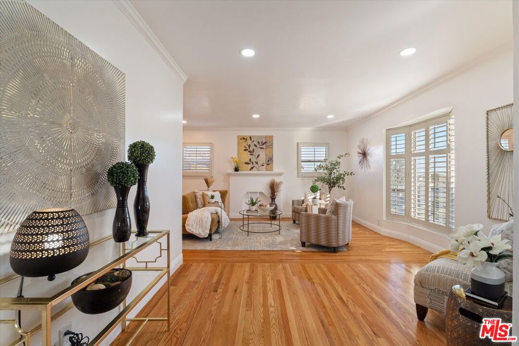 4215 W 58th Place
