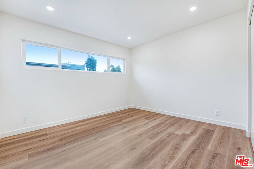 16185 W Sunset Blvd 3