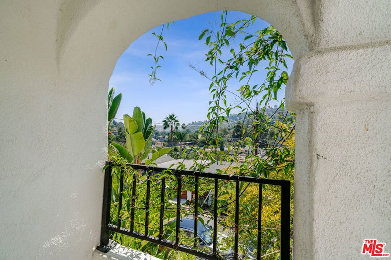 929 Dexter Street