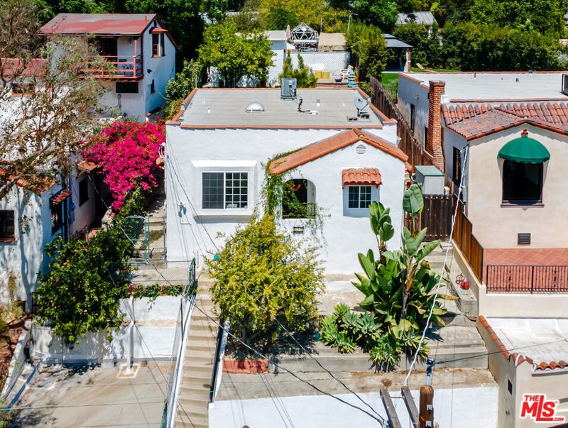 929 Dexter Street