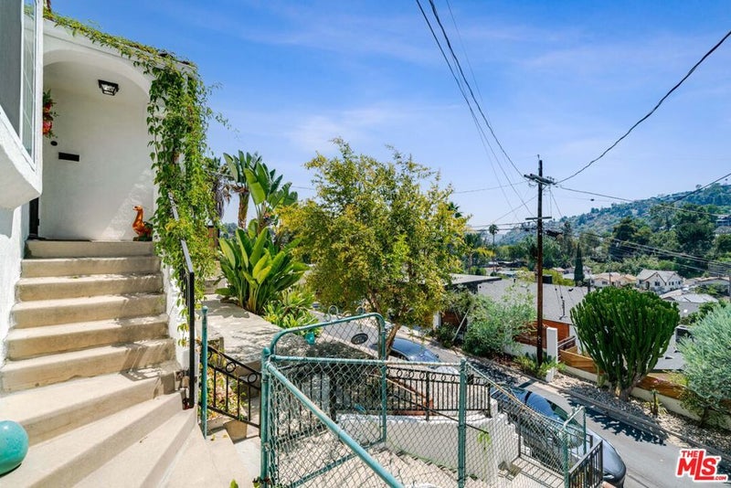 929 Dexter Street