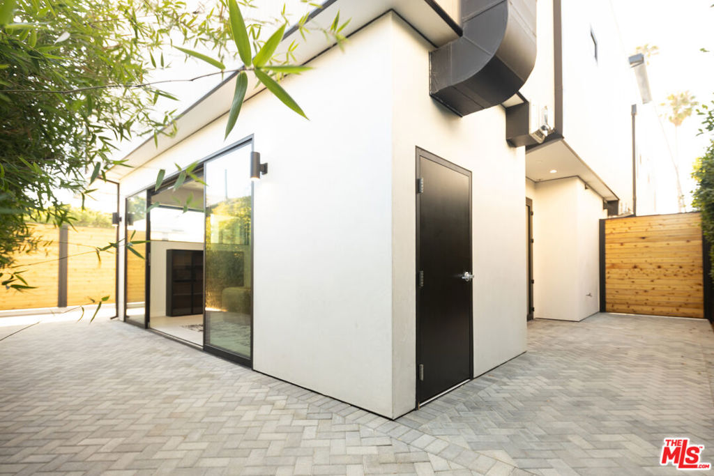 212 Bay St 103