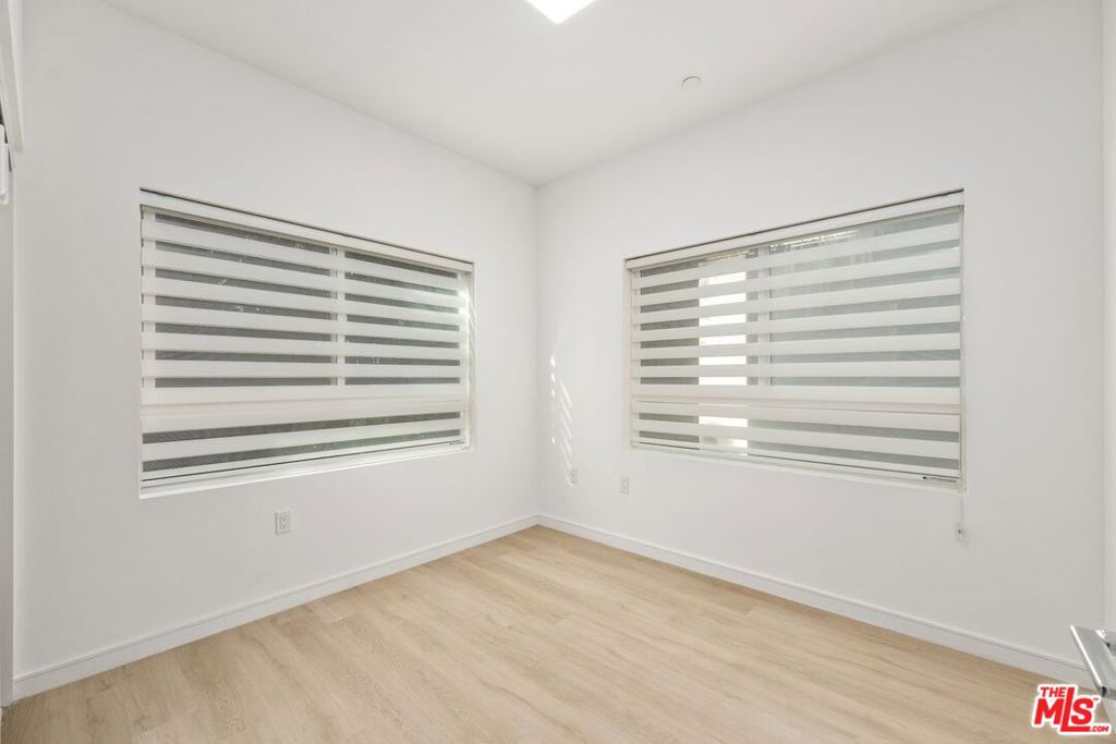 Properties 4 1187 Crenshaw Boulevard 1-8