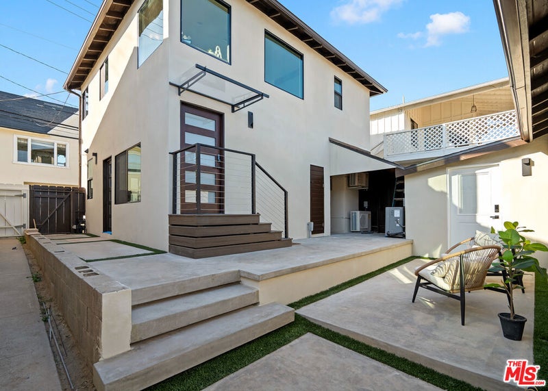 216 Cliff Drive