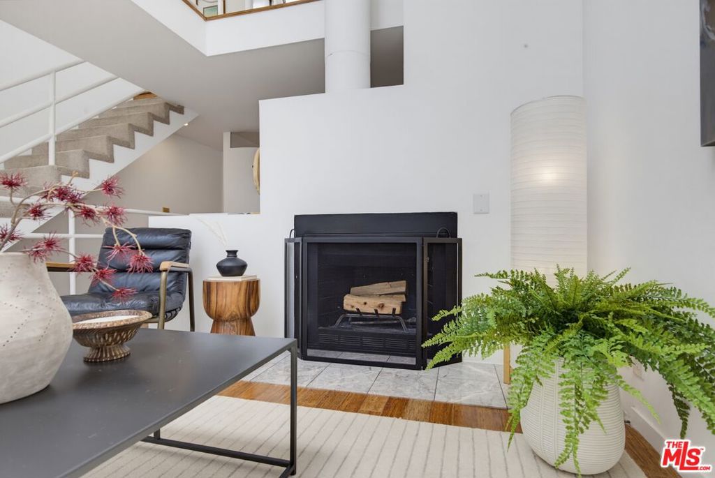 821 Bay Street C6