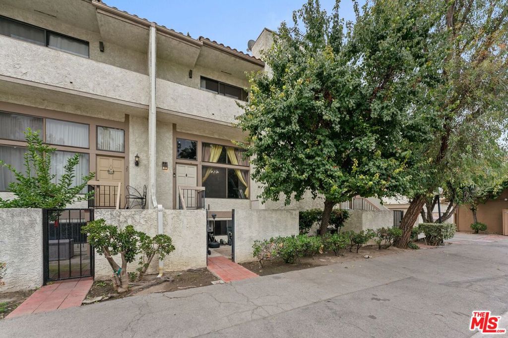 20224 Sherman Way 26