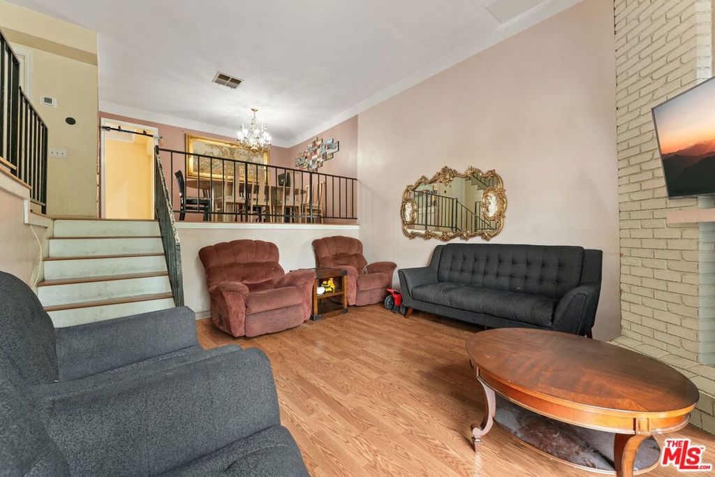 20224 Sherman Way 26