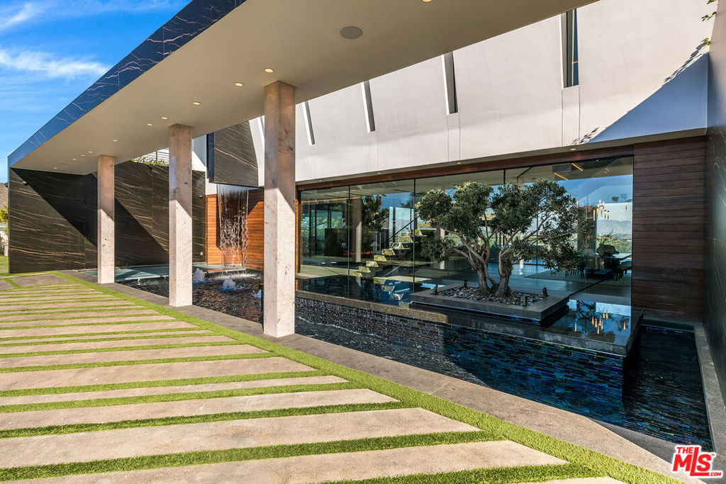 2078 Stradella Road