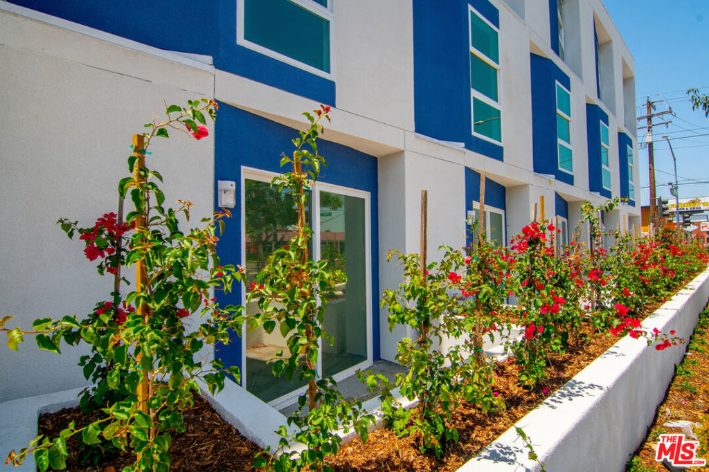 13919 S Normandie Avenue 20