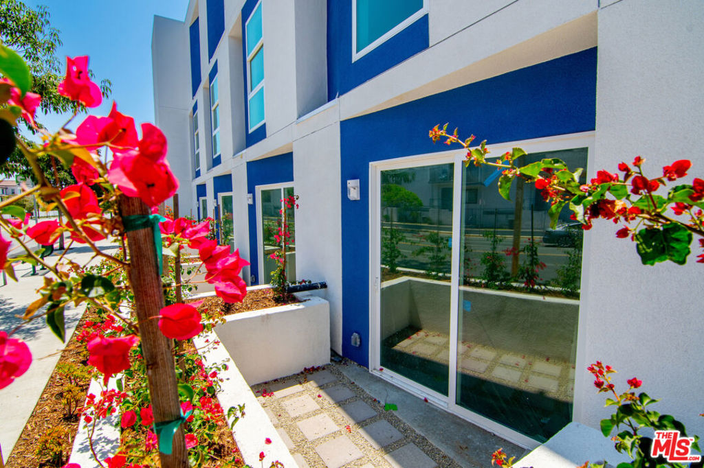 13919 S Normandie Avenue 20