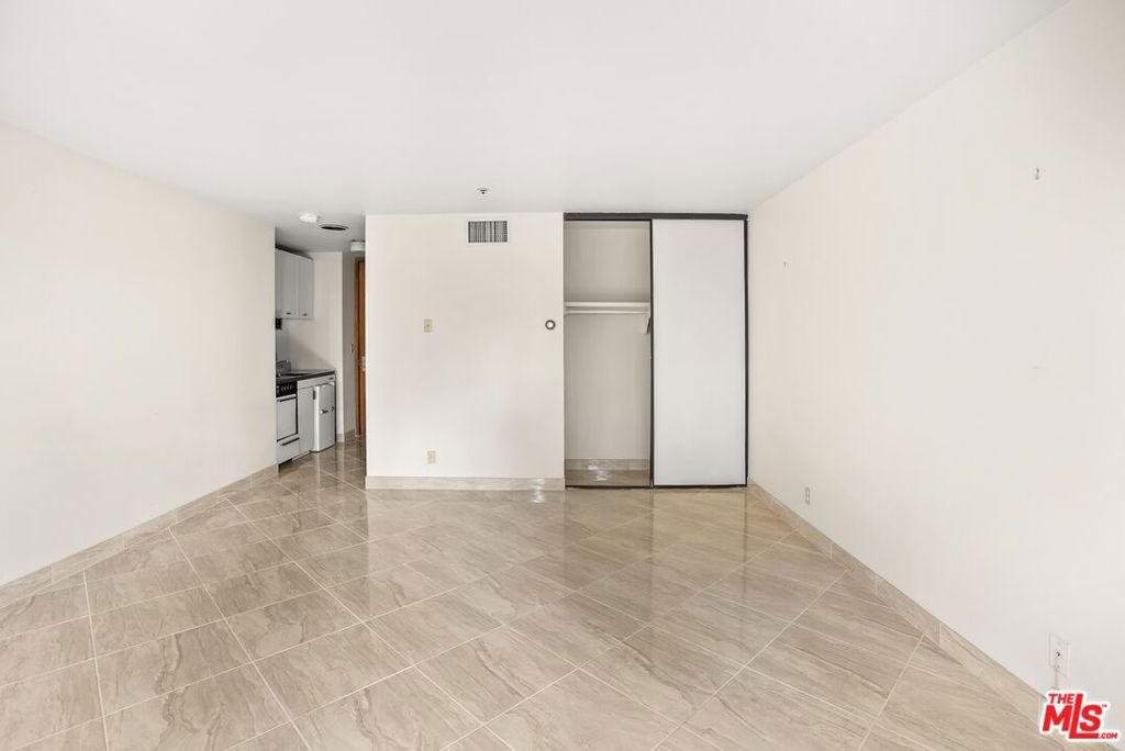 10560 Wilshire Boulevard 205