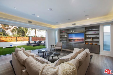 Photo of 6064 Saturn Street, Los Angeles, CA 90035 (MLS # 26101984)