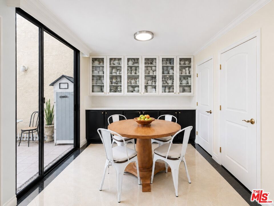 1114 Las Riendas Way