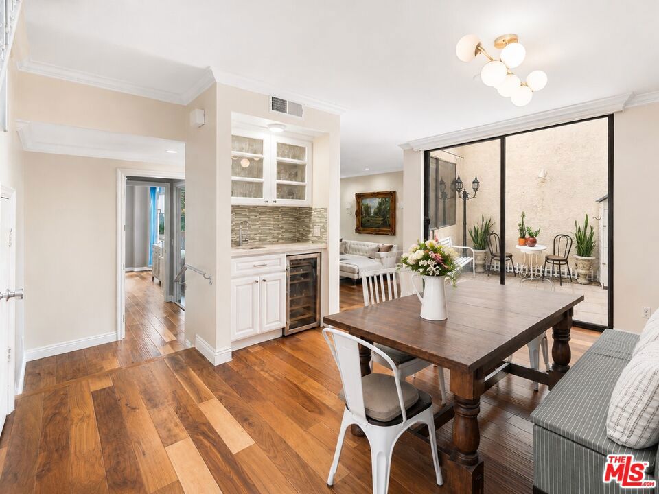 1114 Las Riendas Way
