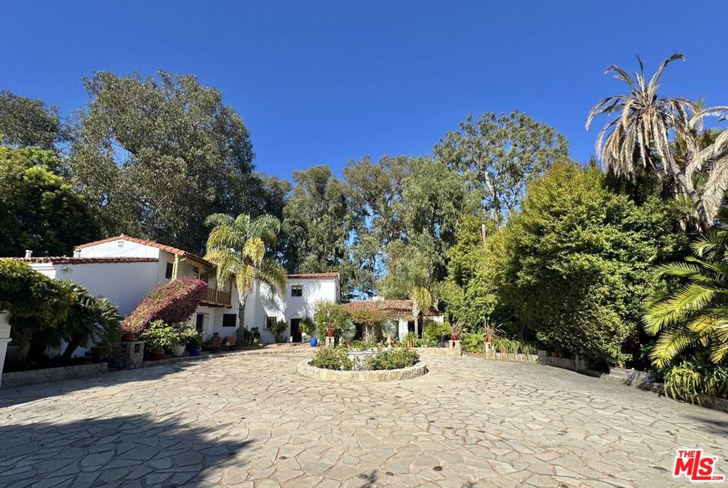 334 N Carmelina Avenue