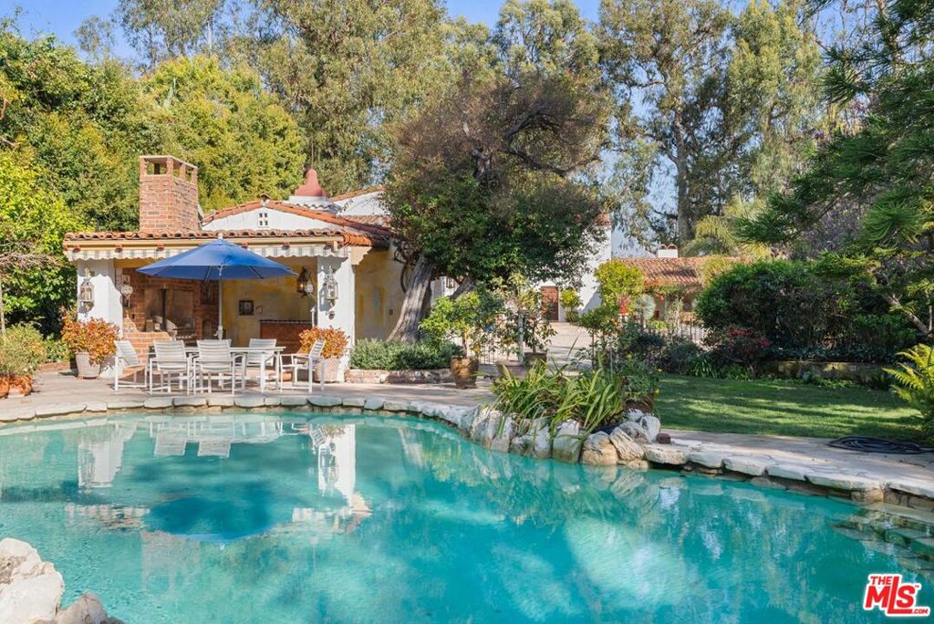 334 N Carmelina Avenue