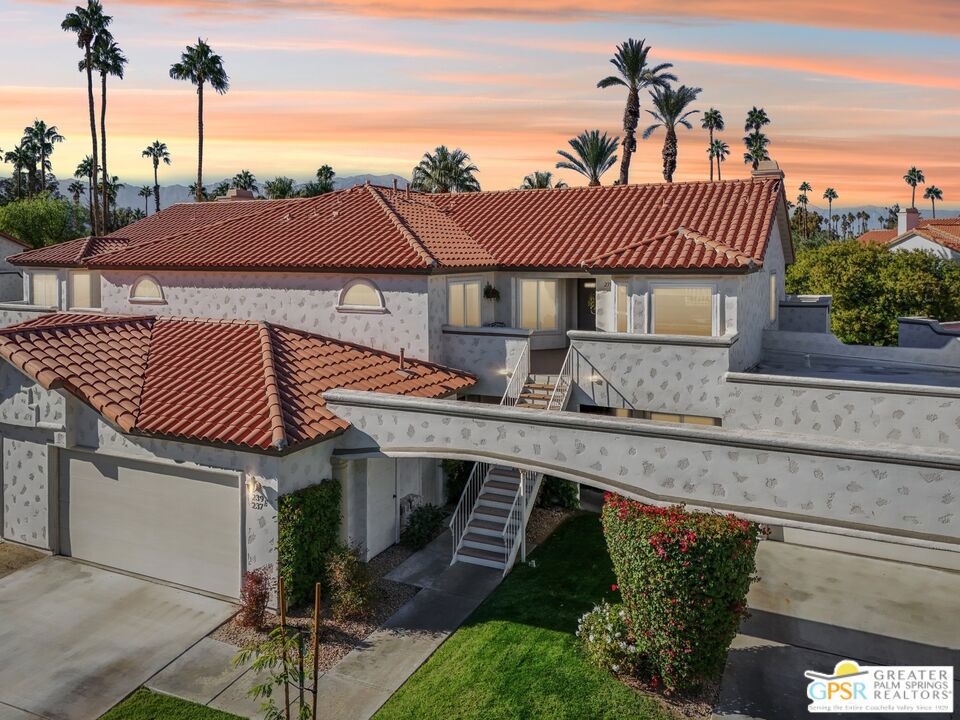239 E Vista Royale Circle