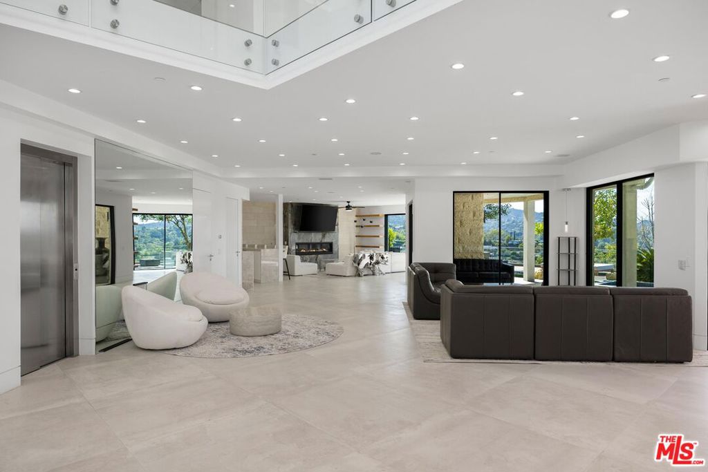 Properties 1 3911 Cody Road