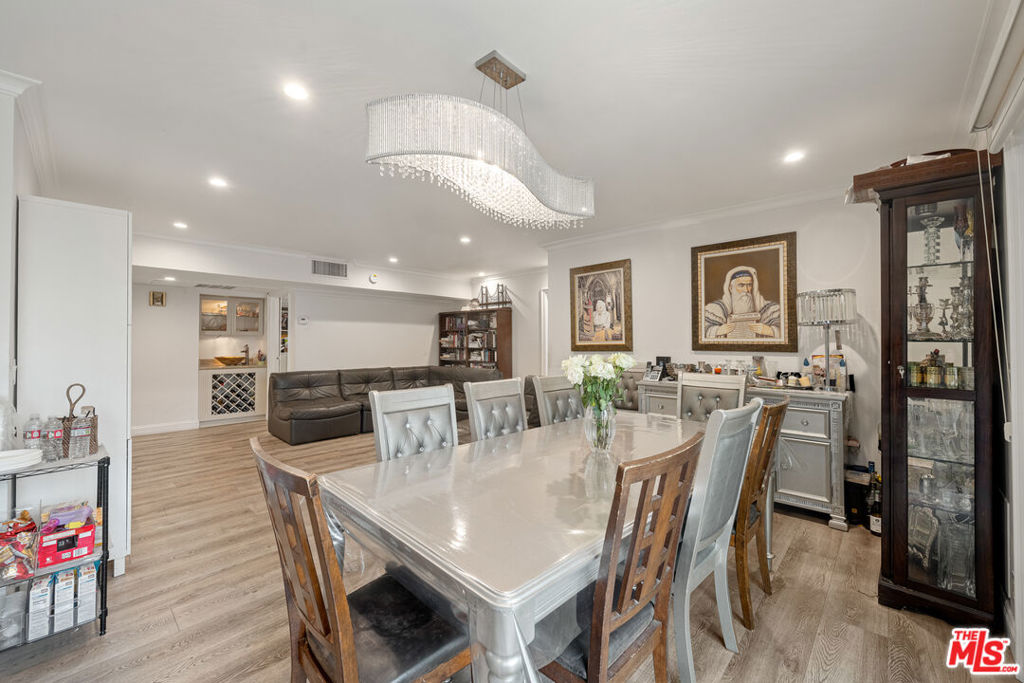 Properties 1 423 S Rexford Drive 106