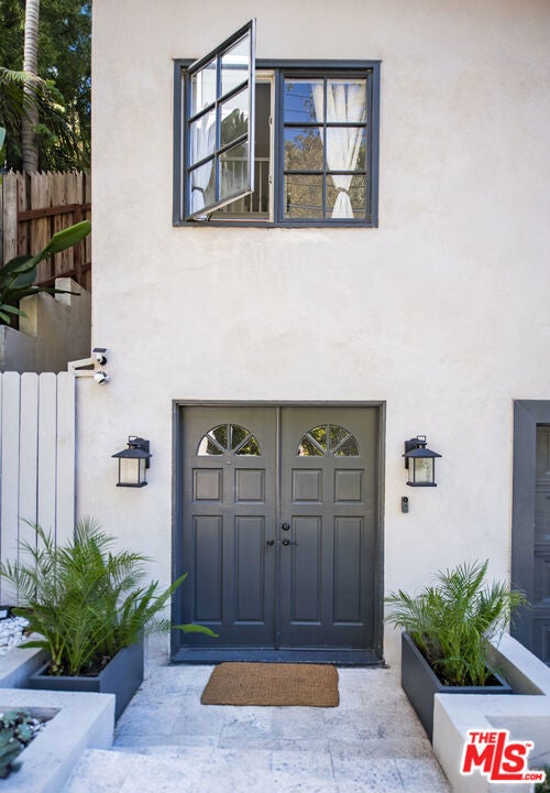 8032 Willow Glen Road