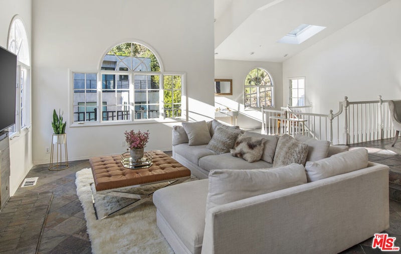 8032 Willow Glen Road