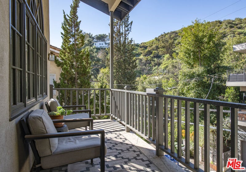 8032 Willow Glen Road