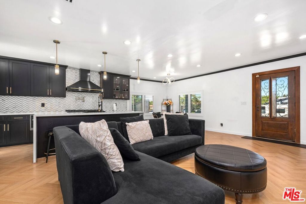 3012 W 73rd Street