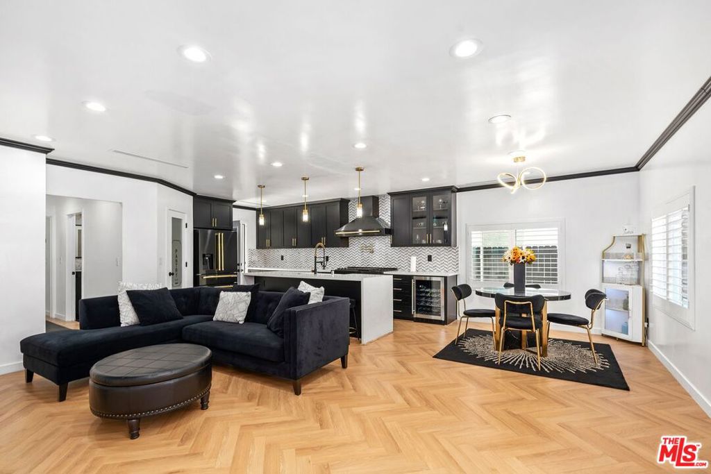 3012 W 73rd Street