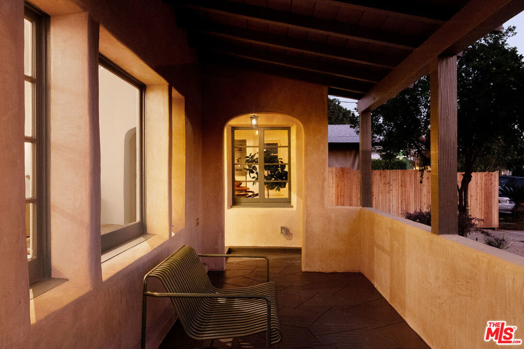 585 Mountain View Street