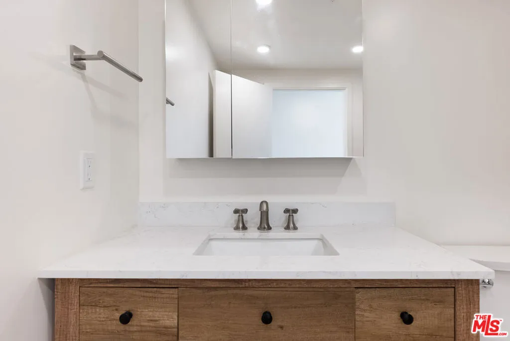 Cypress, California 90630, United States, 1 Bedroom Bedrooms, ,1 BathroomBathrooms,Residential,Active,239293