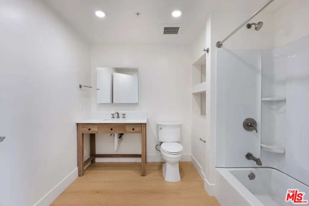 Cypress, California 90630, United States, 1 Bedroom Bedrooms, ,1 BathroomBathrooms,Residential,Active,239293