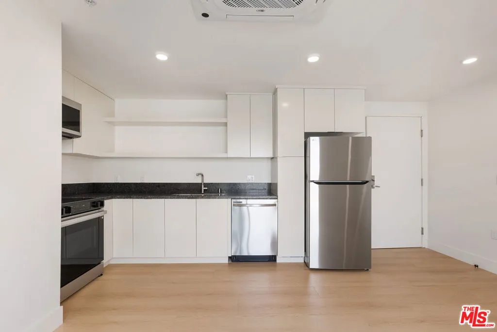 Cypress, California 90630, United States, 1 Bedroom Bedrooms, ,1 BathroomBathrooms,Residential,Active,239293