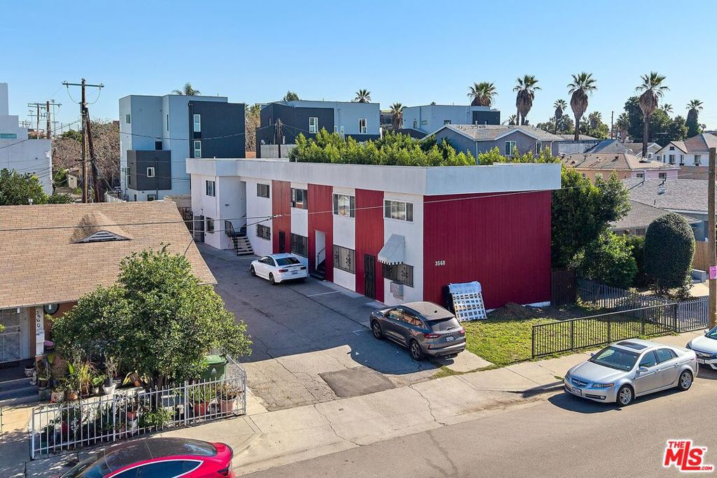 3568 S Budlong Avenue