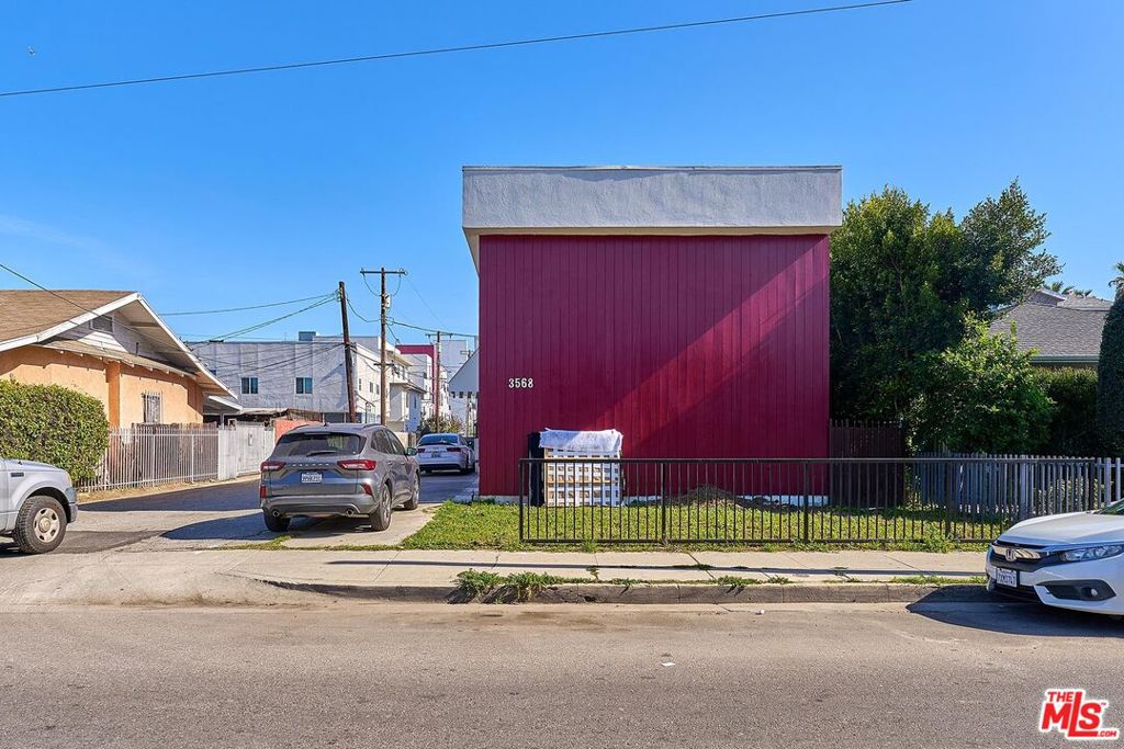 3568 S Budlong Avenue