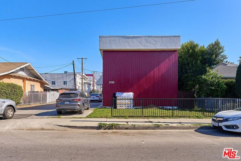 3568 S Budlong Avenue