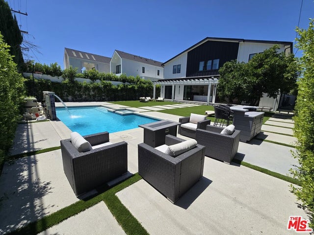 5012 Enfield Avenue, Los Angeles