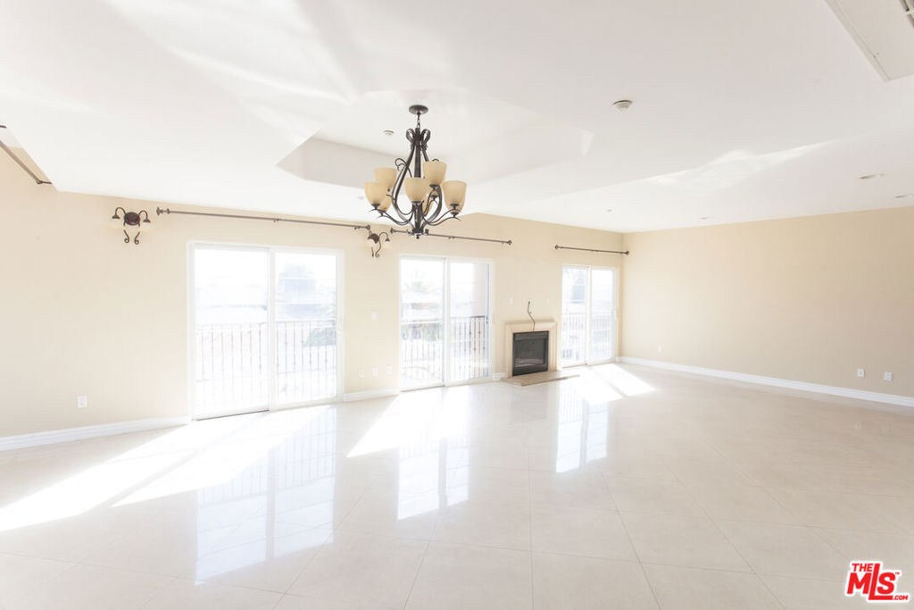 8555 Cashio Street PH4