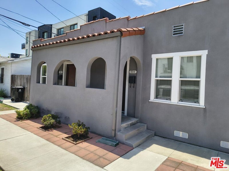 2402 Carmona Avenue