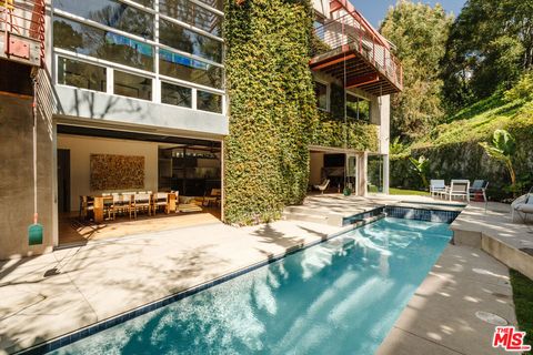 562 Stassi Lane Santa Monica CA 90402