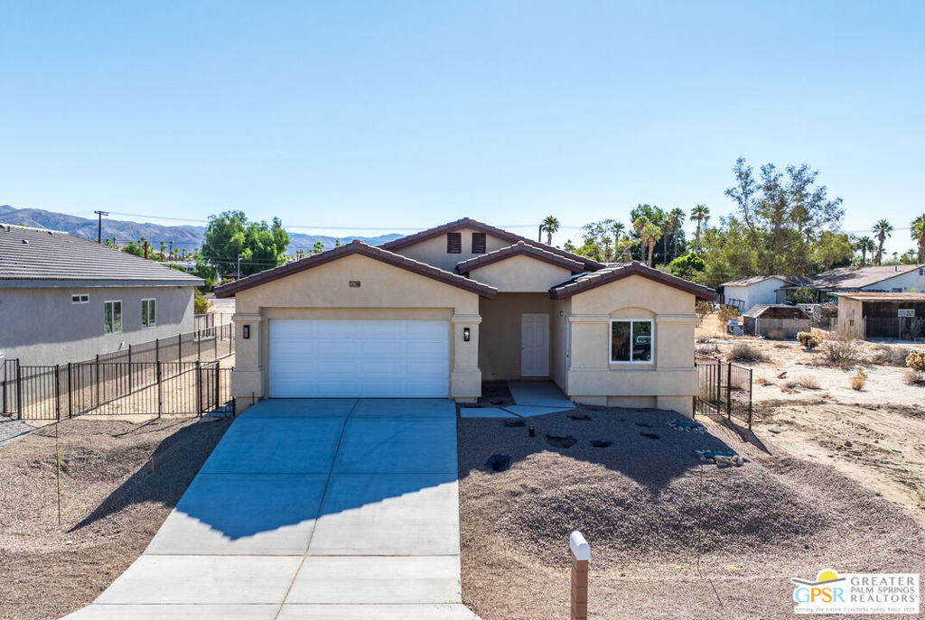 16288 Avenida Rambla