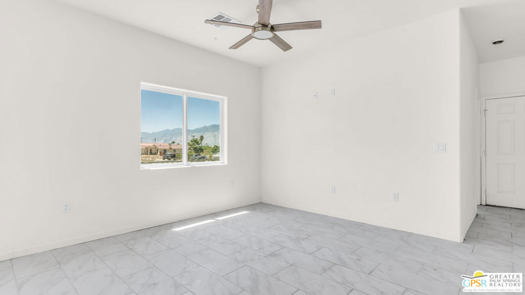 16288 Avenida Rambla